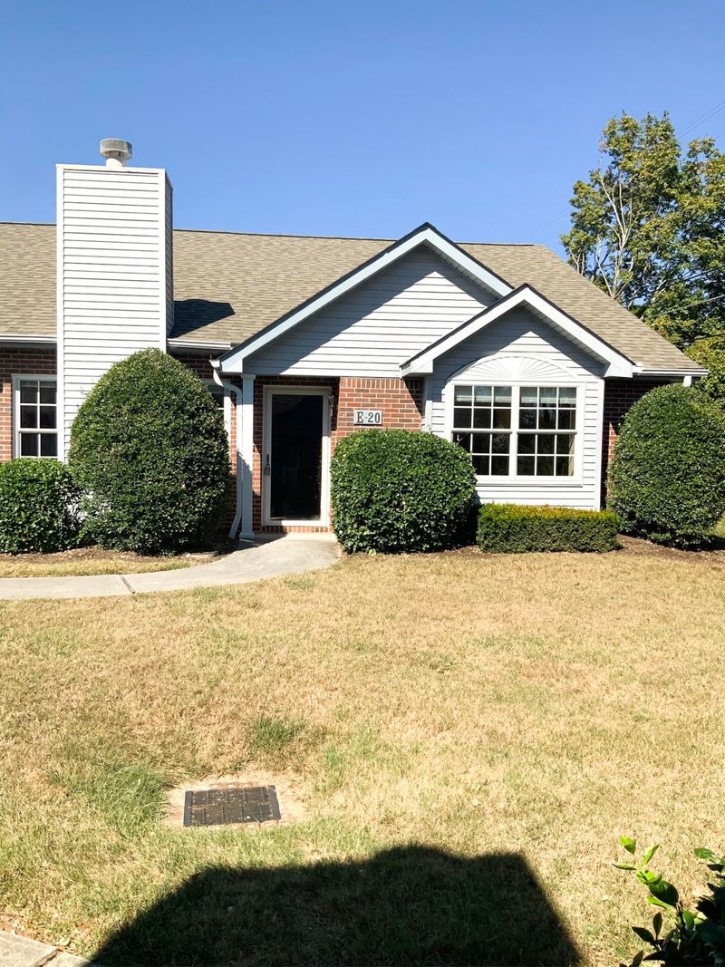 805 Cedar Ln #E20, Knoxville, TN 37912