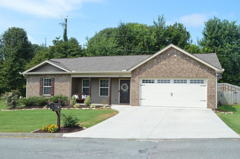 7625 Silveredge Rd, Knoxville, TN 37918