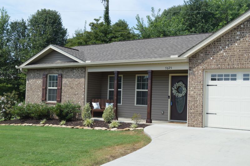 7625 Silveredge Rd, Knoxville, TN 37918
