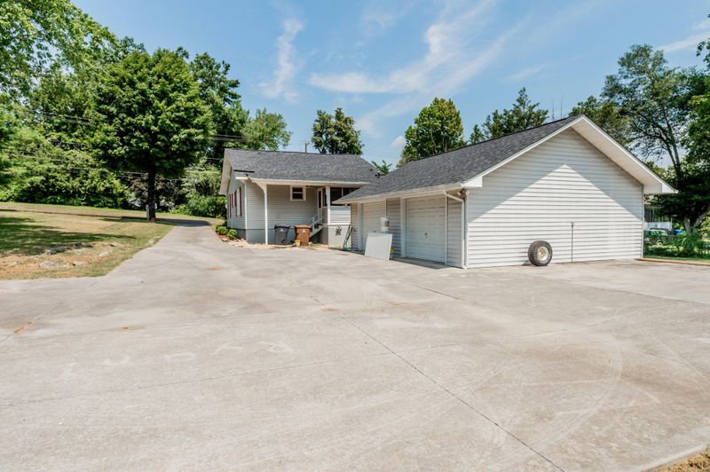 2436 Fair Dr, Knoxville, TN 37918