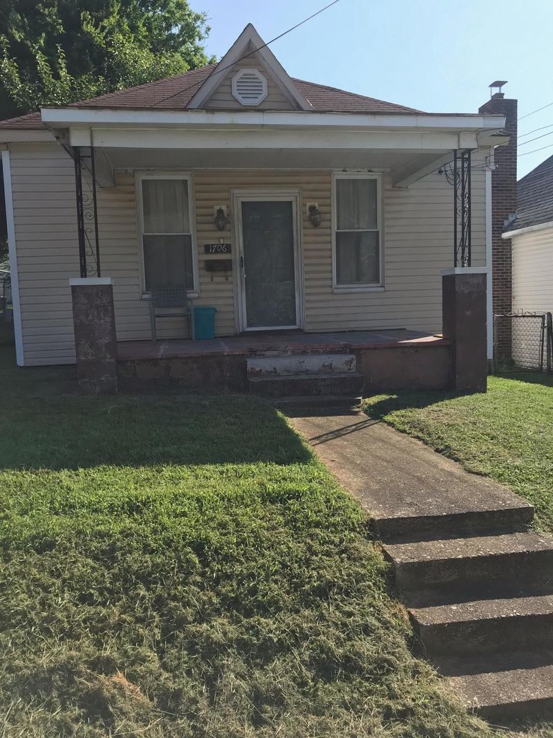 1706 Worth St, Knoxville, TN 37917