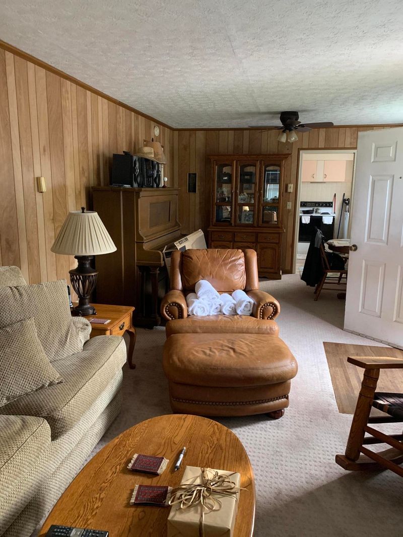 123 Sanford Ln, Oak Ridge, TN 37830