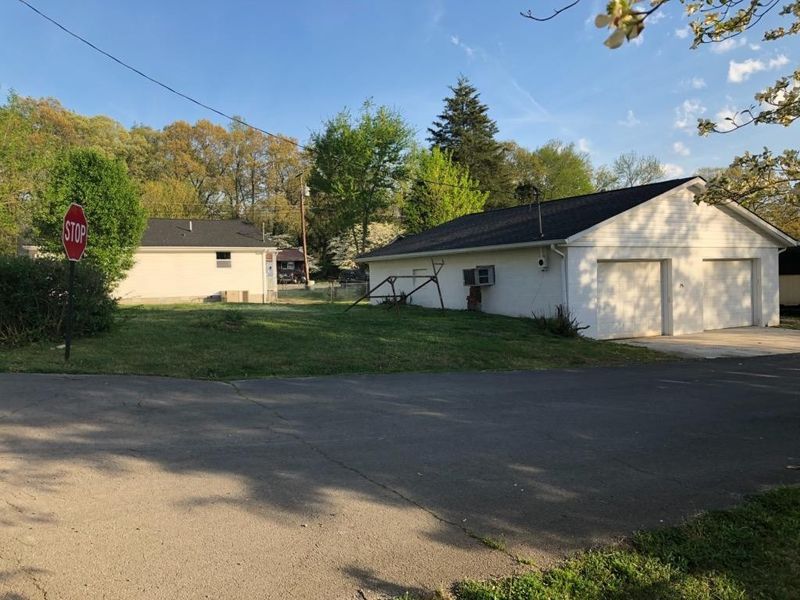 133 Hamilton Ave, Lenoir City, TN 37771