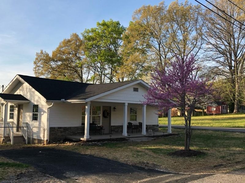 133 Hamilton Ave, Lenoir City, TN 37771