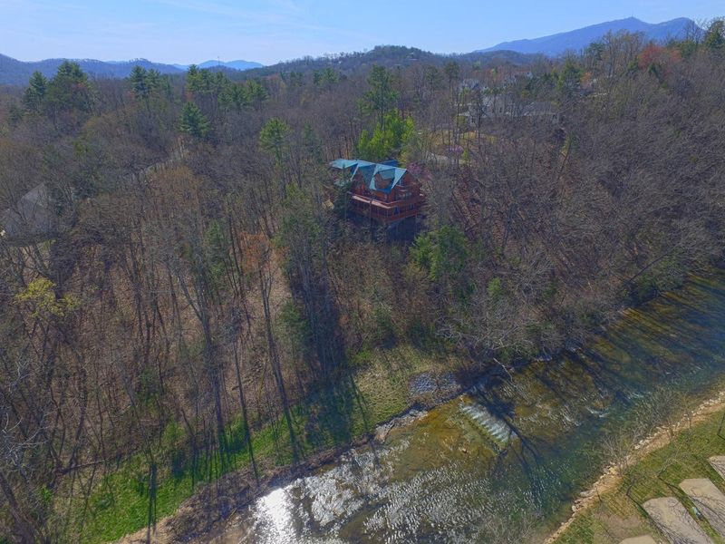 201 Clear Point Ln, Sevierville, TN 37863