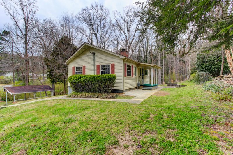 105 Pleasant Rd, Oak Ridge, TN 37830