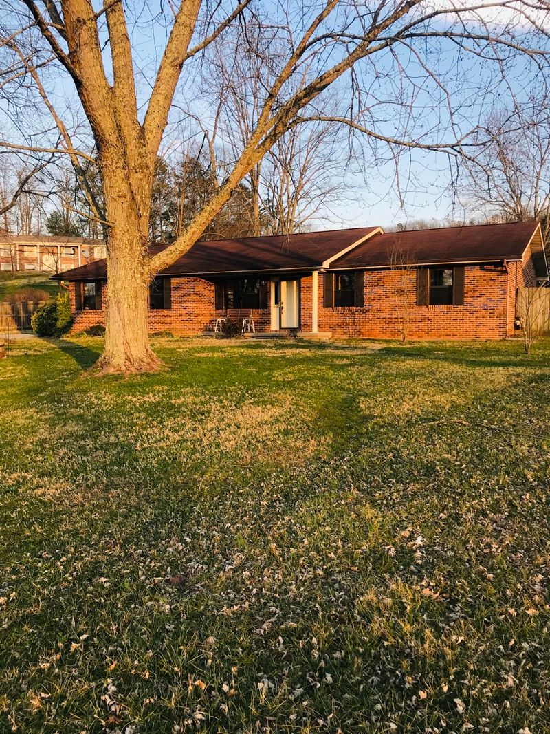 3720 Meredith Rd, Knoxville, TN 37921