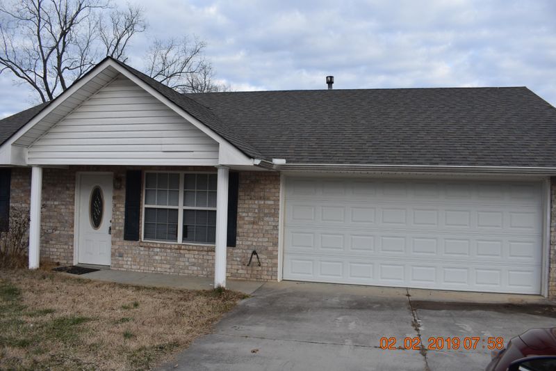 8211 Dove Wing Ln, Knoxville, TN 37938