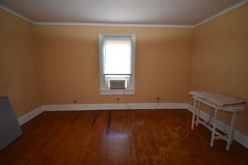 6814 Pine Grove Rd, Knoxville, TN 37914