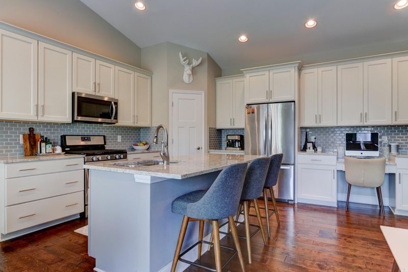 7704 Saddlebrooke Dr, Knoxville, TN 37938