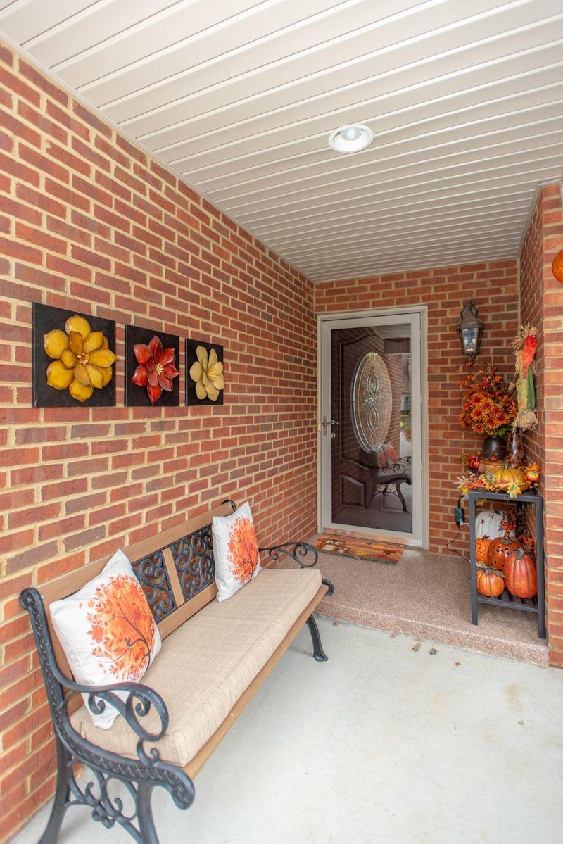 2542 Maple Branch Ln, Knoxville, TN 37912