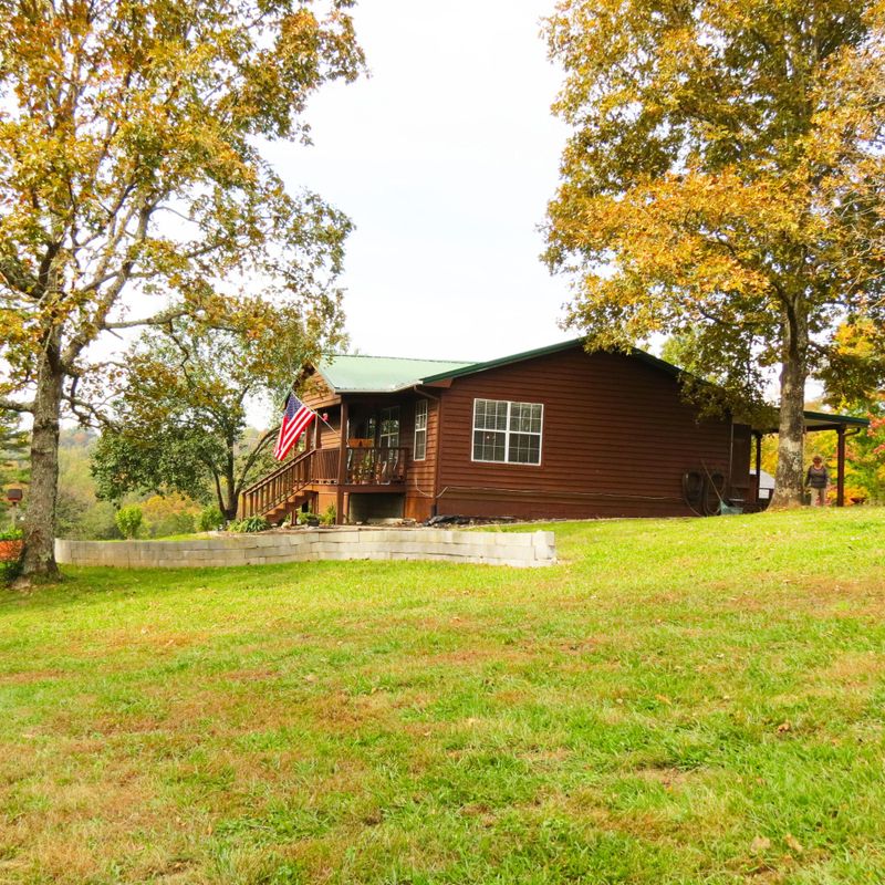 5526 Jones Rd, Knoxville, TN 37918