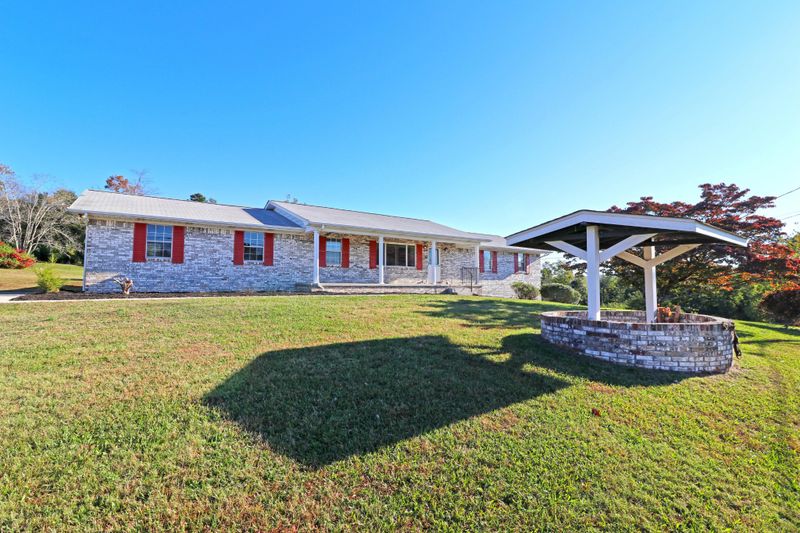 4600 Cobblestone Cir, Knoxville, TN 37938