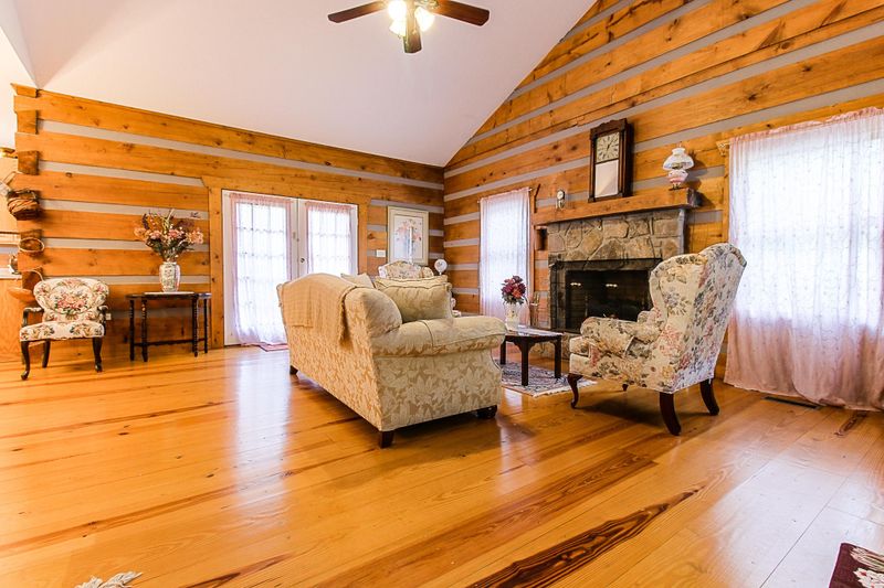 2008 Thompson Rd, Knoxville, TN 37932