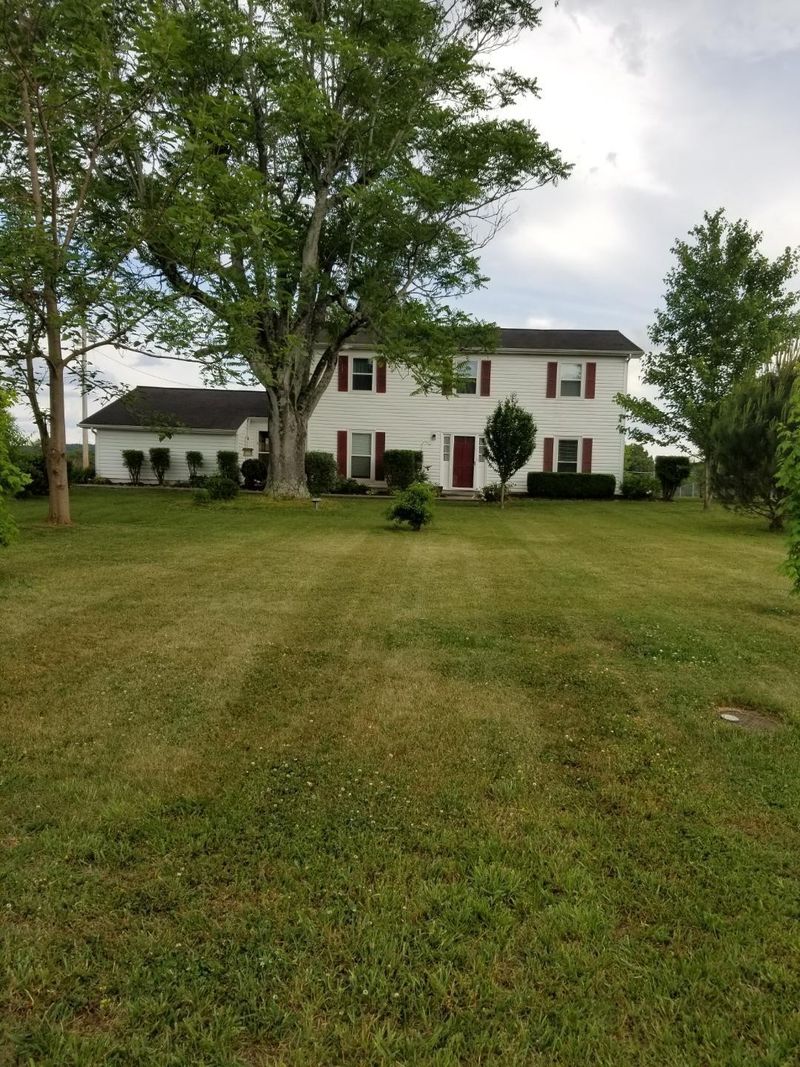 615 Grandview Dr, Lenoir City, TN 37772