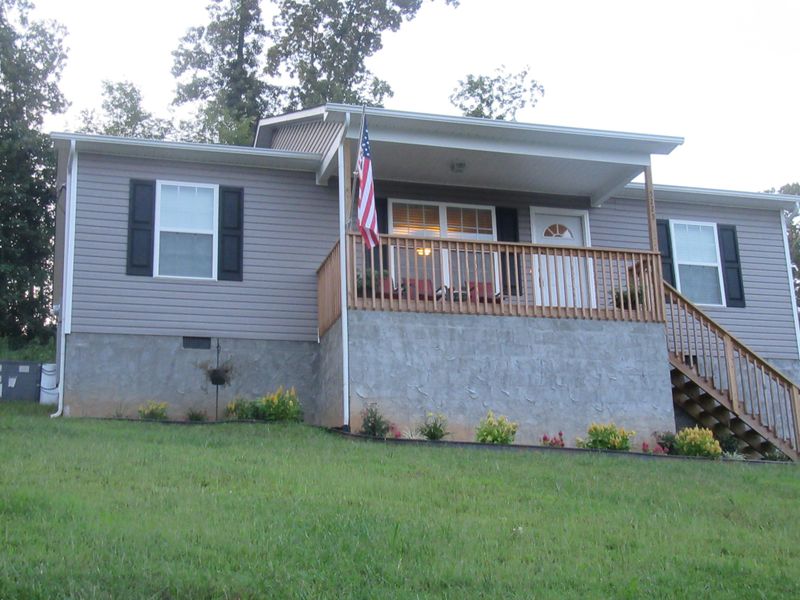 5225 Oakhill Dr, Knoxville, TN 37912