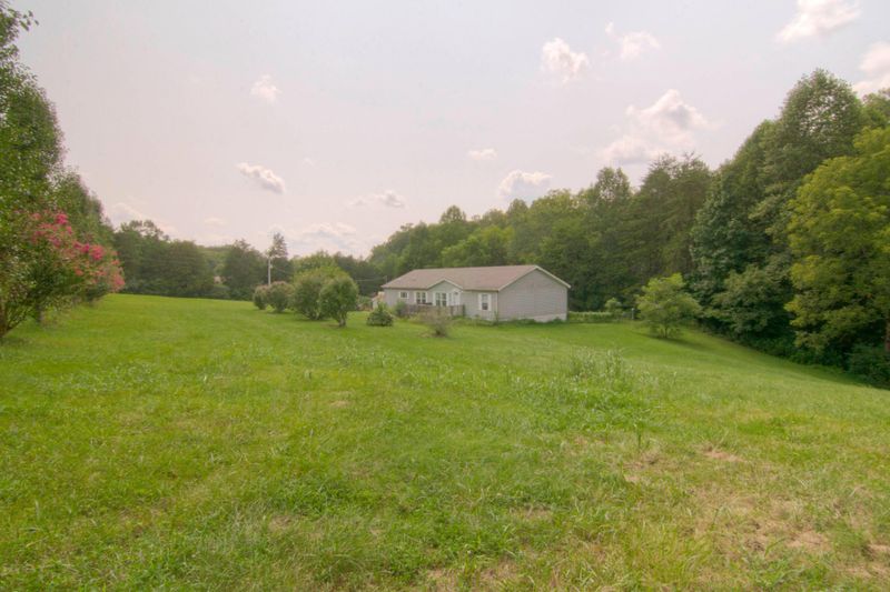 5112 Estes Rd, Loudon, TN 37774