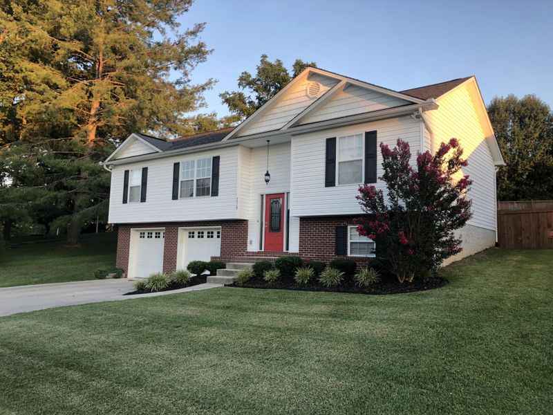 7519 Silveredge, Knoxville, TN 37918
