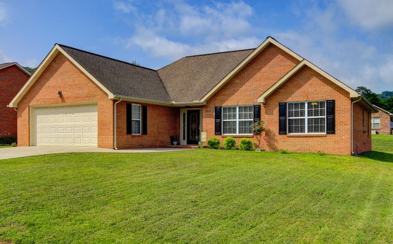 7033 Ghiradelli Rd, Knoxville, TN 37918