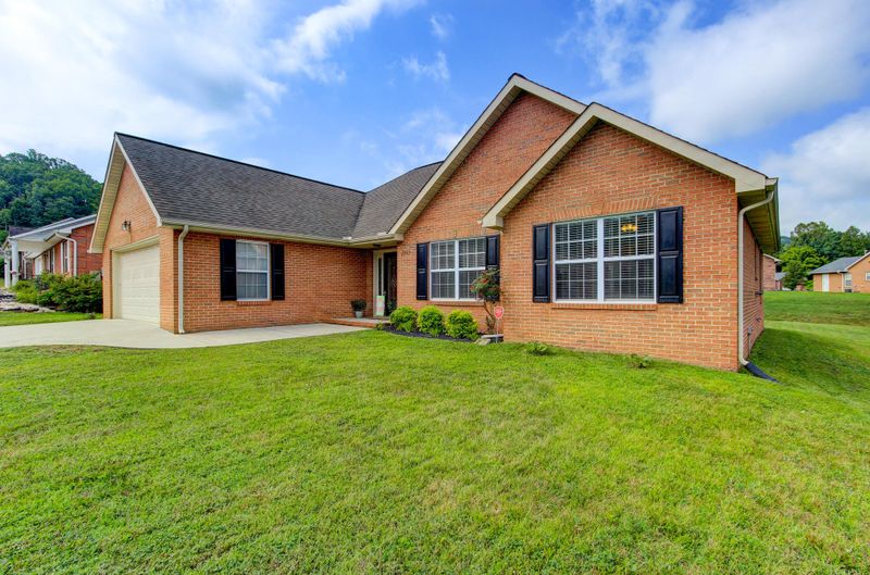 7033 Ghiradelli Rd, Knoxville, TN 37918