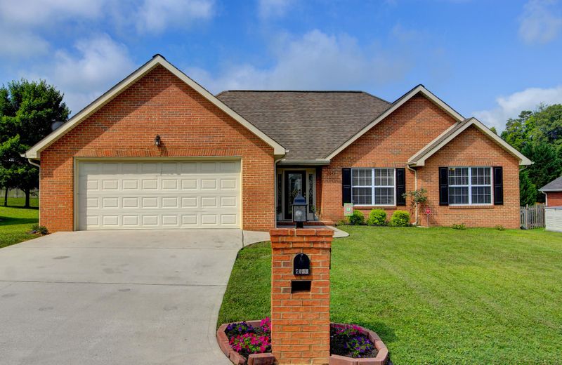 7033 Ghiradelli Rd, Knoxville, TN 37918