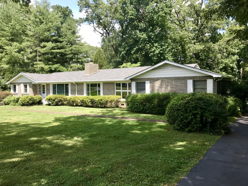 5501 Crestwood Dr, Knoxville, TN 37914