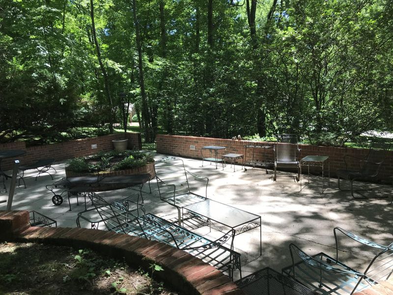 1212 S Chilhowee Dr, Knoxville, TN 37914