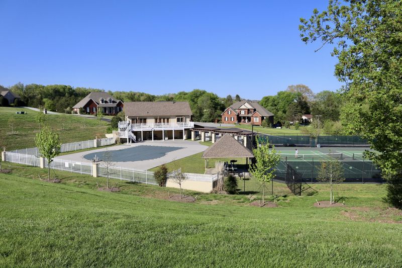 125 Kimerson Ct, Lenoir City, TN 37772