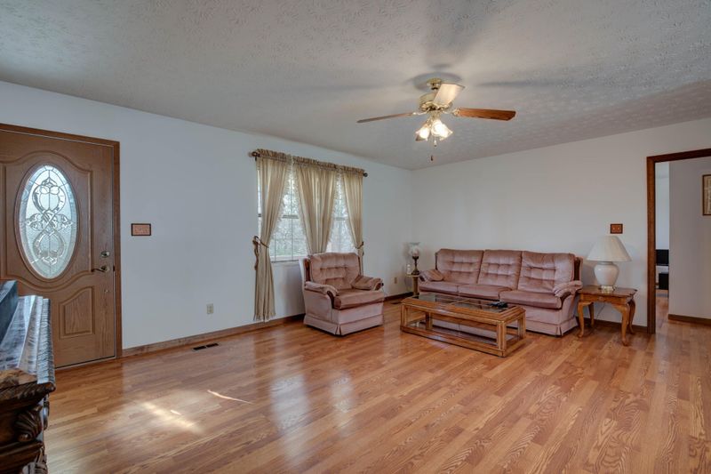 3903 Wayne Dr, Knoxville, TN 37914