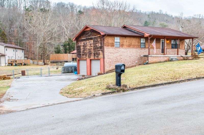 4824 Chase Hill Dr #2, Knoxville, TN 37918