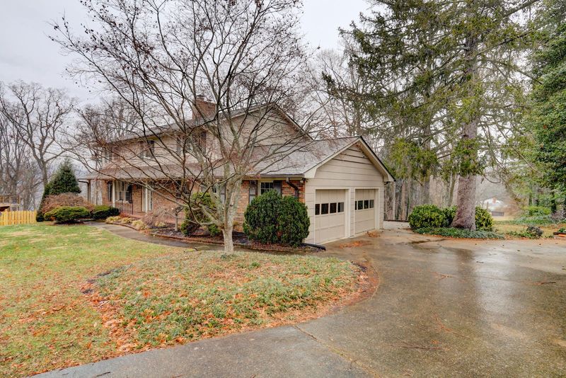 2931 Walkup Dr, Knoxville, TN 37918
