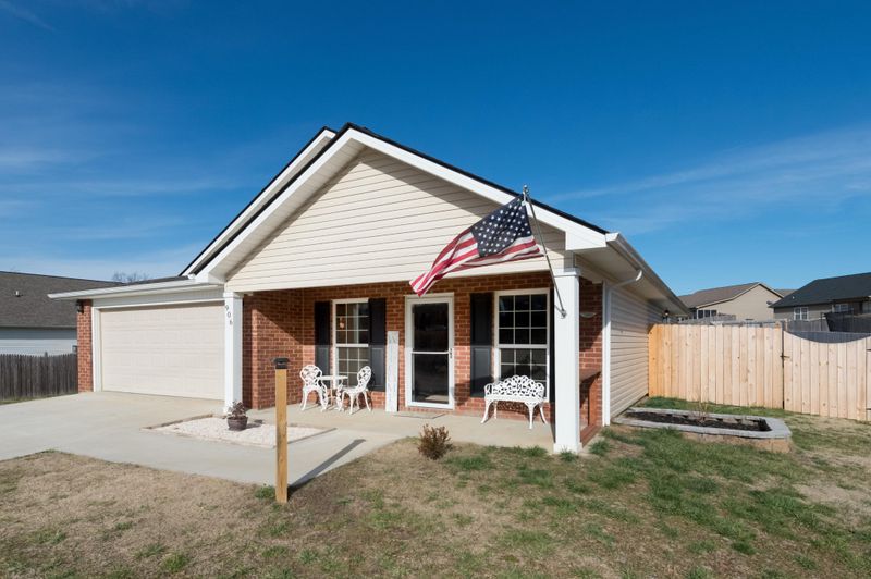 906 Thunder Creek Dr, Maryville, TN 37801