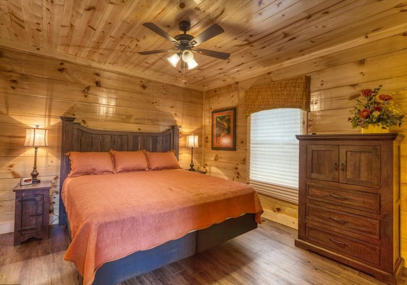 125 Bear Haven Way, Sevierville, TN 37862