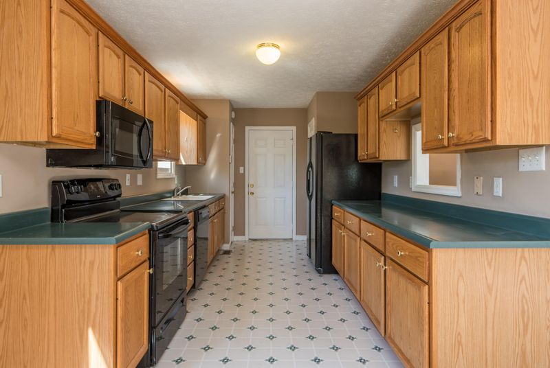 11320 Clear Point Dr, Knoxville, TN 37932
