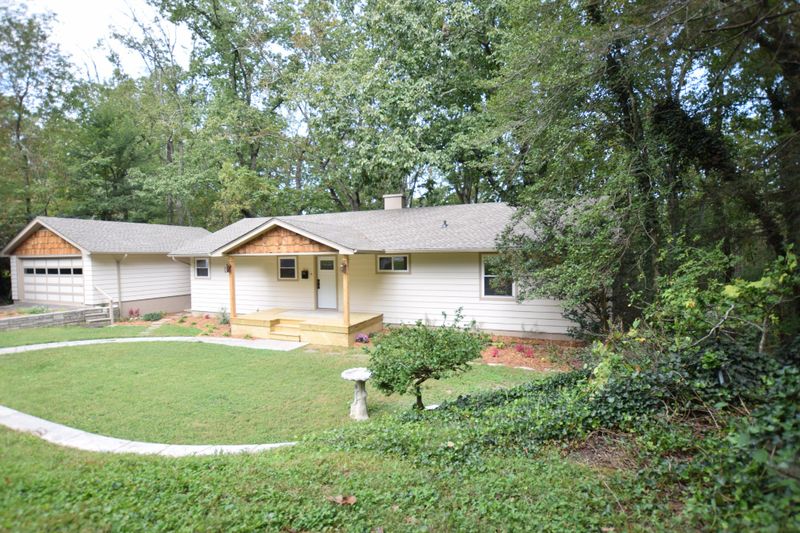 396 East Dr, Oak Ridge, TN 37830
