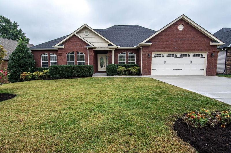 6030 Pembridge Rd, Knoxville, TN 37912