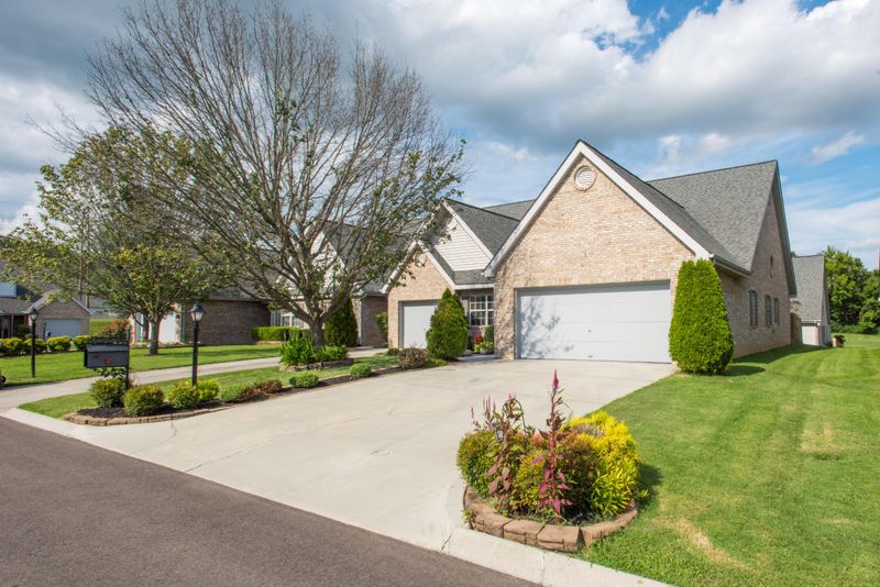 3212 Lightspring Ln, Knoxville, TN 37917