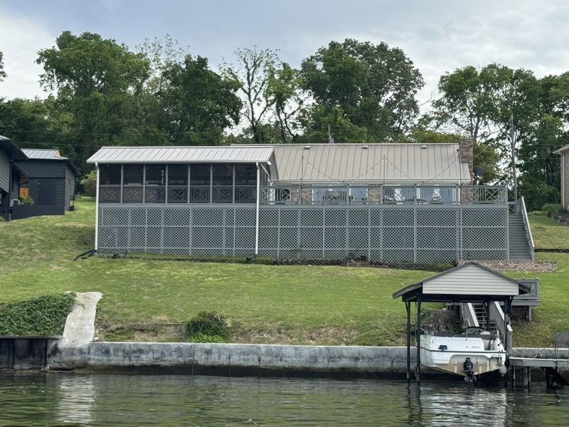 85 Lake View Dr, Muscle Shoals, AL 35661