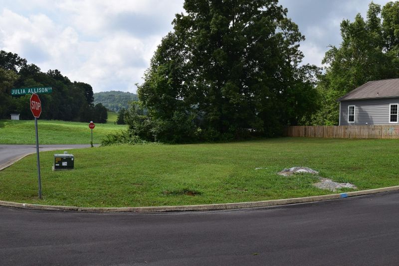 43 Julia Allison Dr, Sevierville, TN 37876