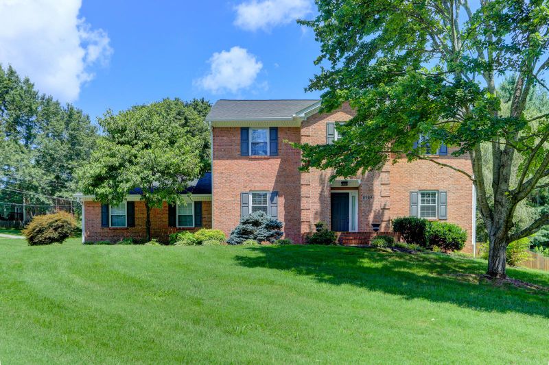 2124 Pine Meade Rd, Knoxville, TN 37923