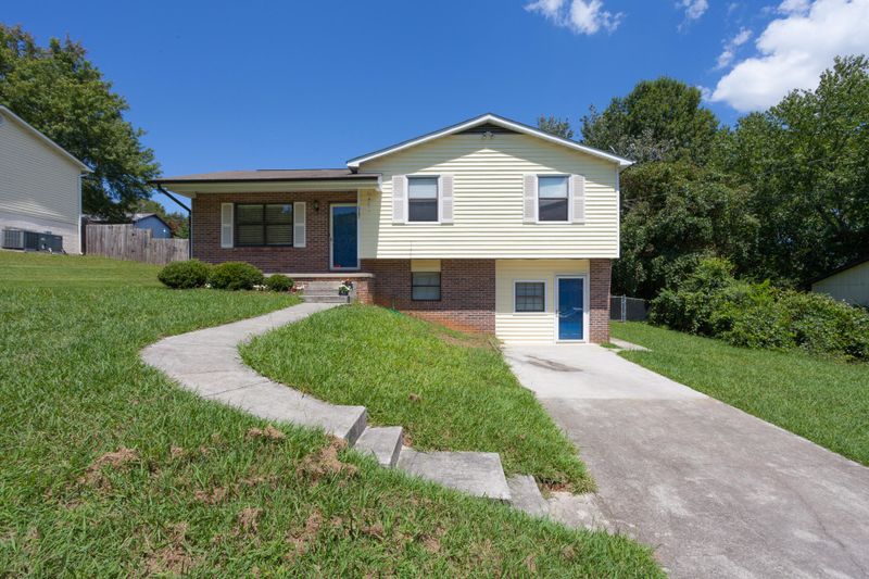 1247 Amber Meadows Cir, Knoxville, TN 37932
