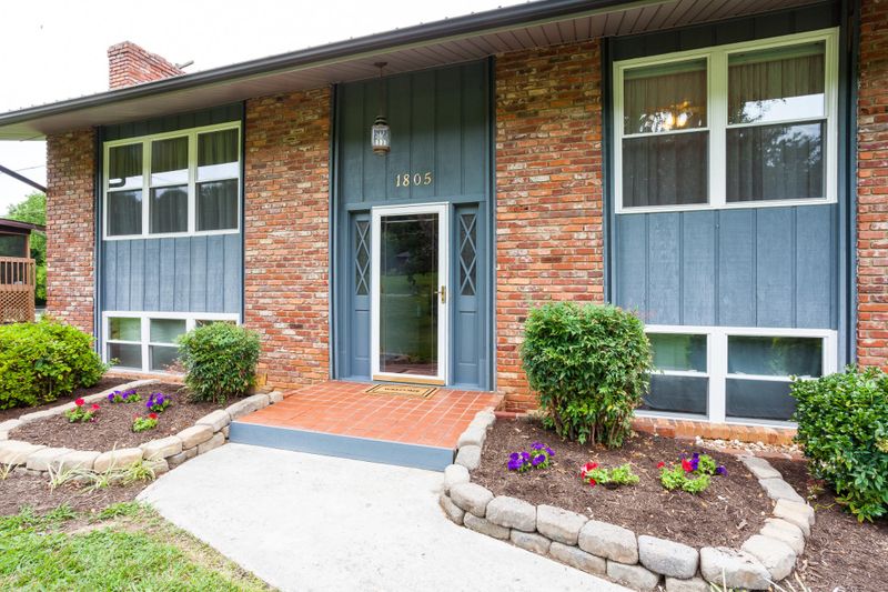 1805 Cherrybrook Dr, Knoxville, TN 37912