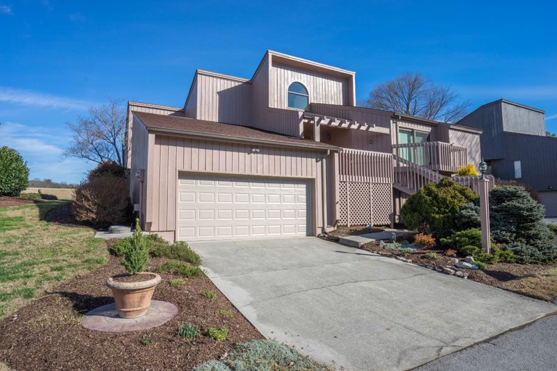 4827 River Place Dr, Knoxville, TN 37914