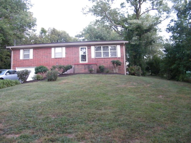 2306 Maple Dr, Knoxville, TN 37918