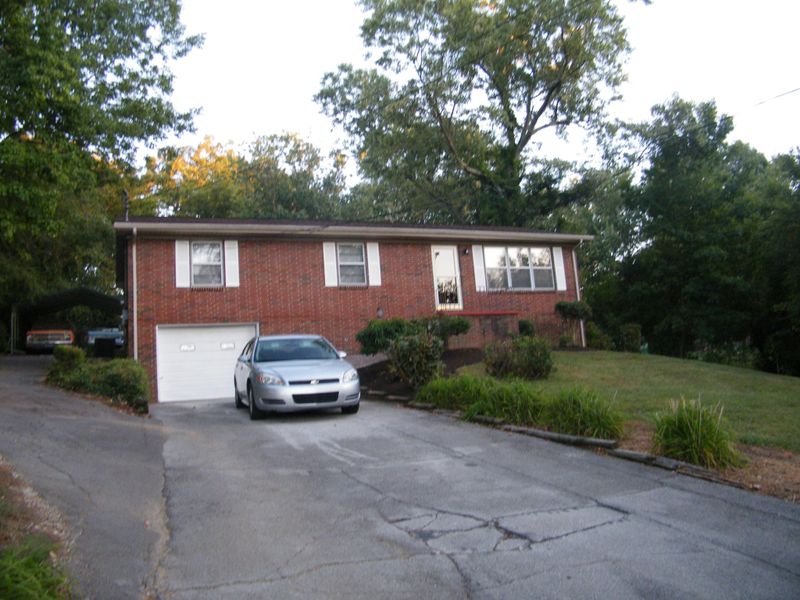 2306 Maple Dr, Knoxville, TN 37918