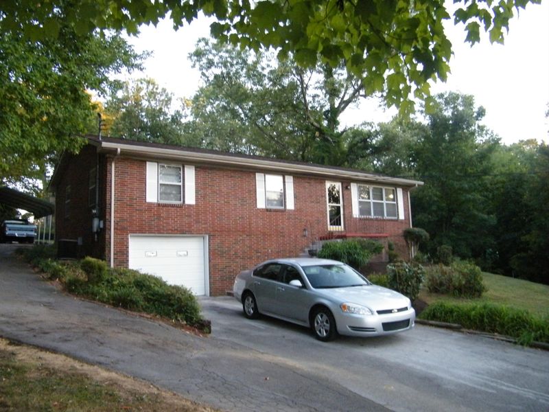 2306 Maple Dr, Knoxville, TN 37918