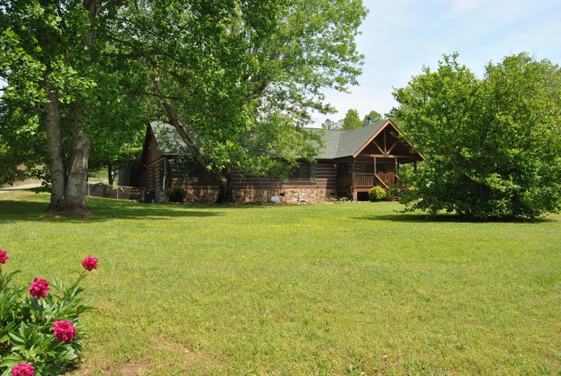 7726 Blacks Ferry Rd, Knoxville, TN 37931