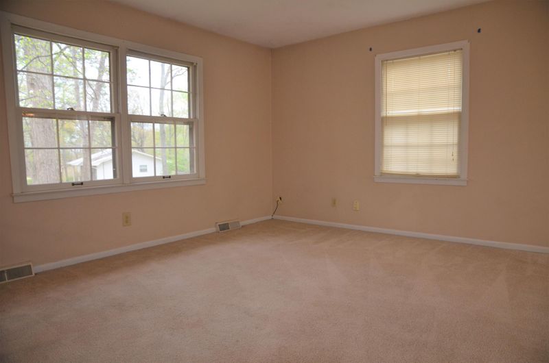 9905 Coluzzi Dr, Knoxville, TN 37923
