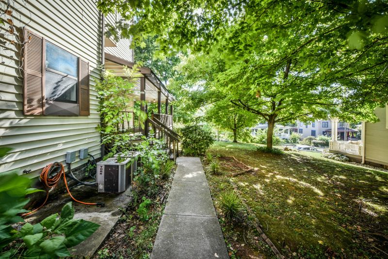 941 Luttrell St, Knoxville, TN 37917