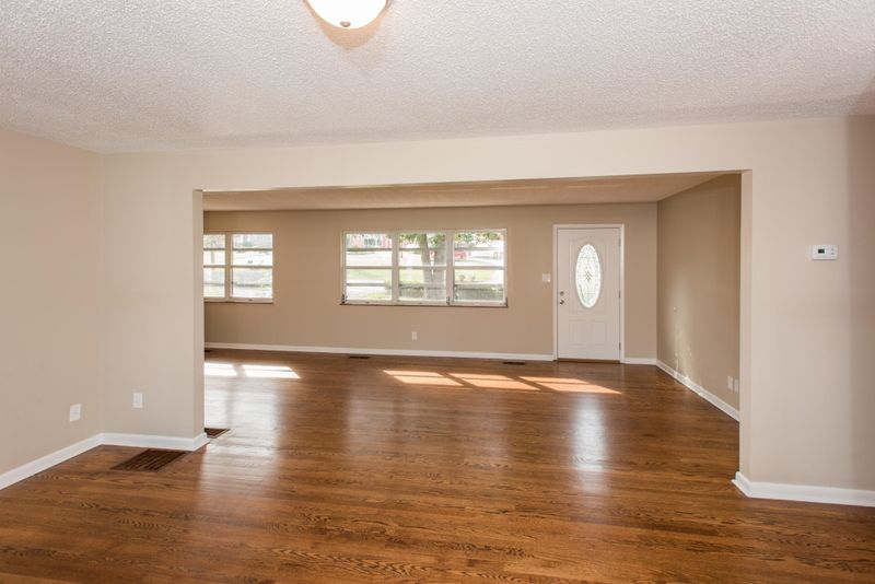 3801 Devon Dr, Knoxville, TN 37918